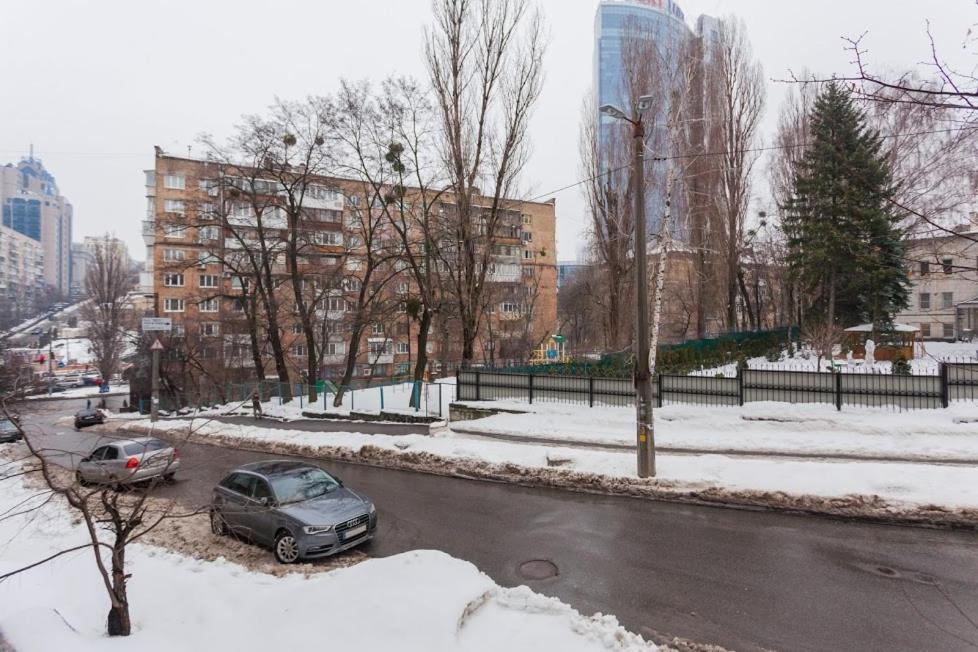Апартаменты Дворец Спорта Kiev Extérieur photo